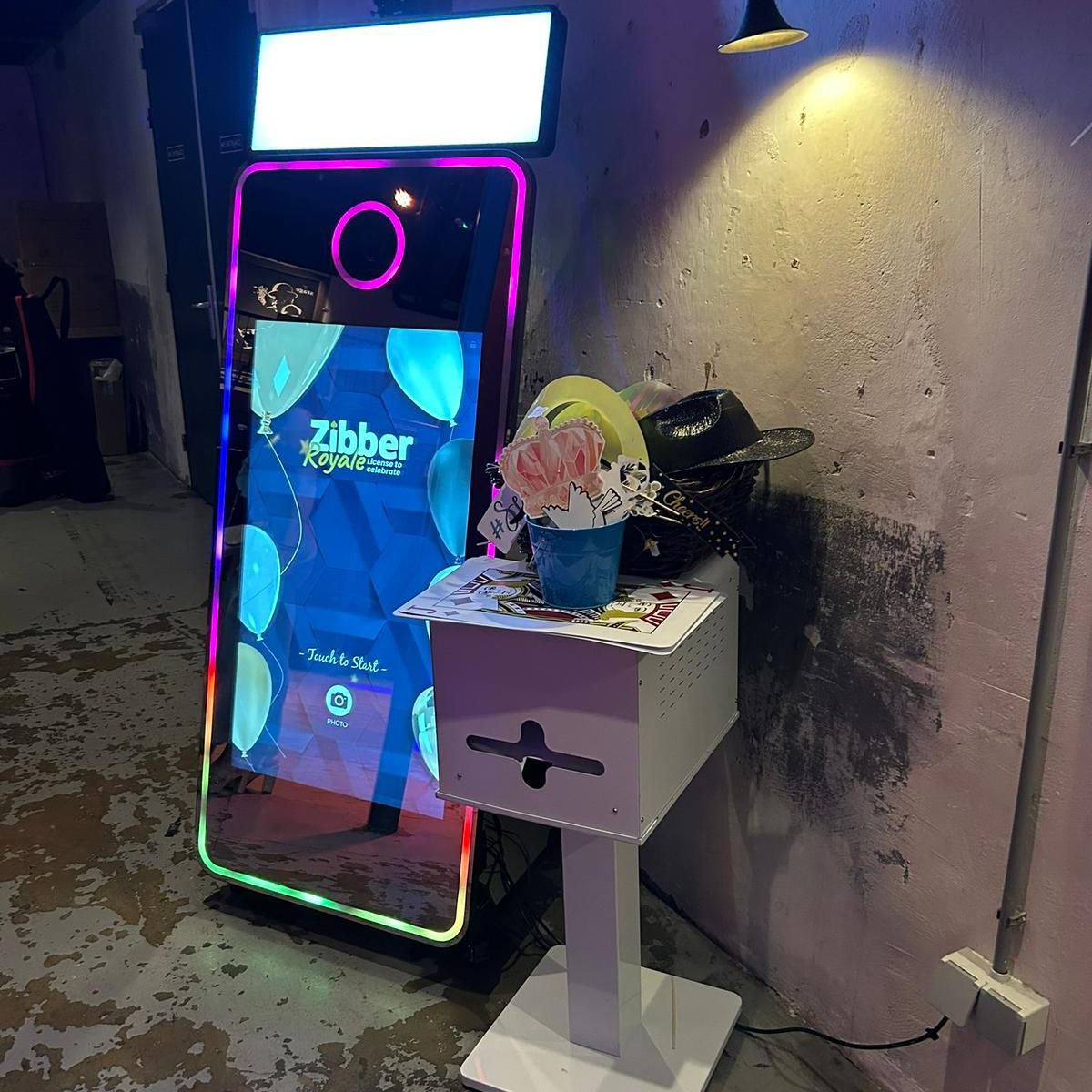 70 inch Photobooth 03